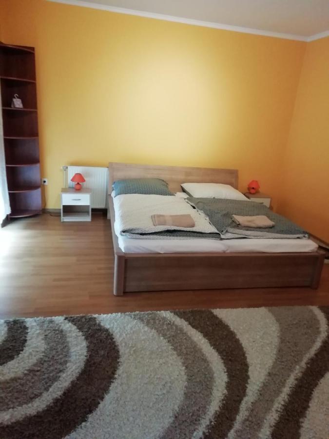 Rokus Apartman Apartment Szeged Bagian luar foto