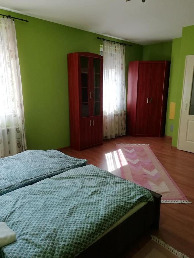 Rokus Apartman Apartment Szeged Bagian luar foto